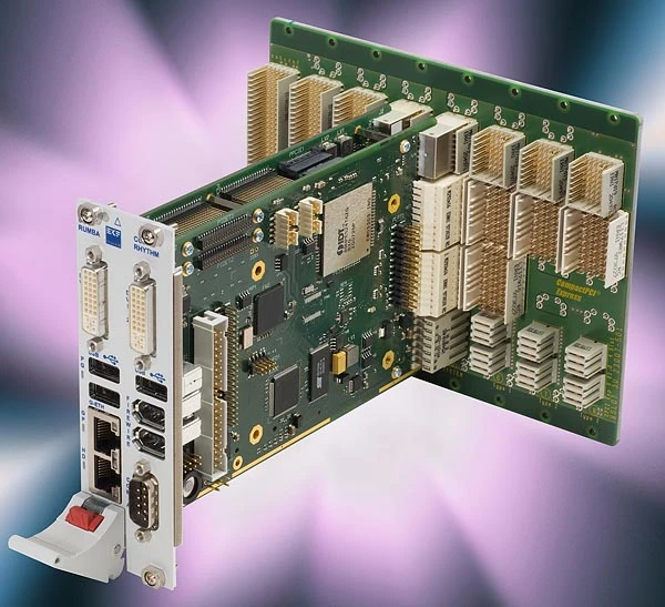 Mezzaninleiterplatten, die an eine Rückwandplatine angeschlossen sind (Quelle: EKF Electronic Gmbh)