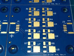 circuit imprimé ayant une couche de finition obtenue par le procédé ENIG