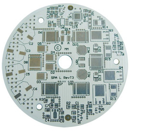 Un exemple de circuit imprimé à revêtement métallique.