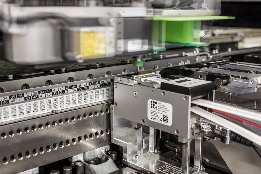 SMT production line with label feeder (Source: industryEMEA)